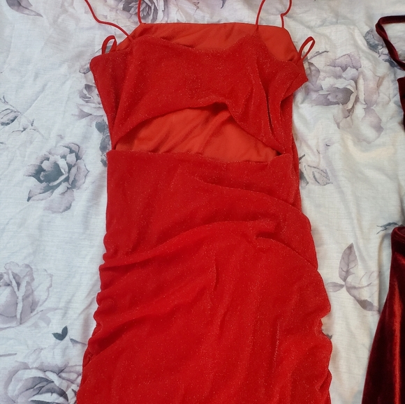 2 dresses - Picture 4 of 4